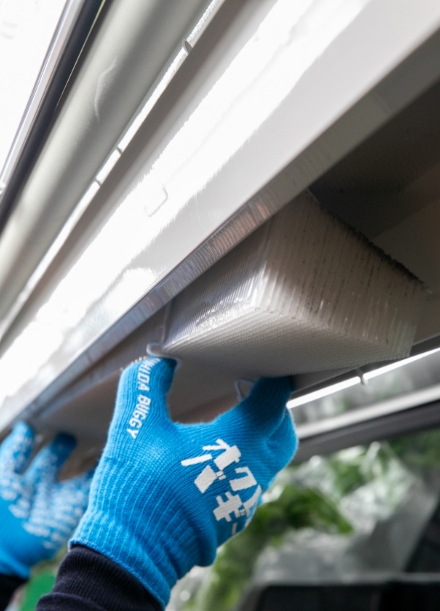 冷蔵ショーケースのハニカムを、 清潔に保つための抗菌シート